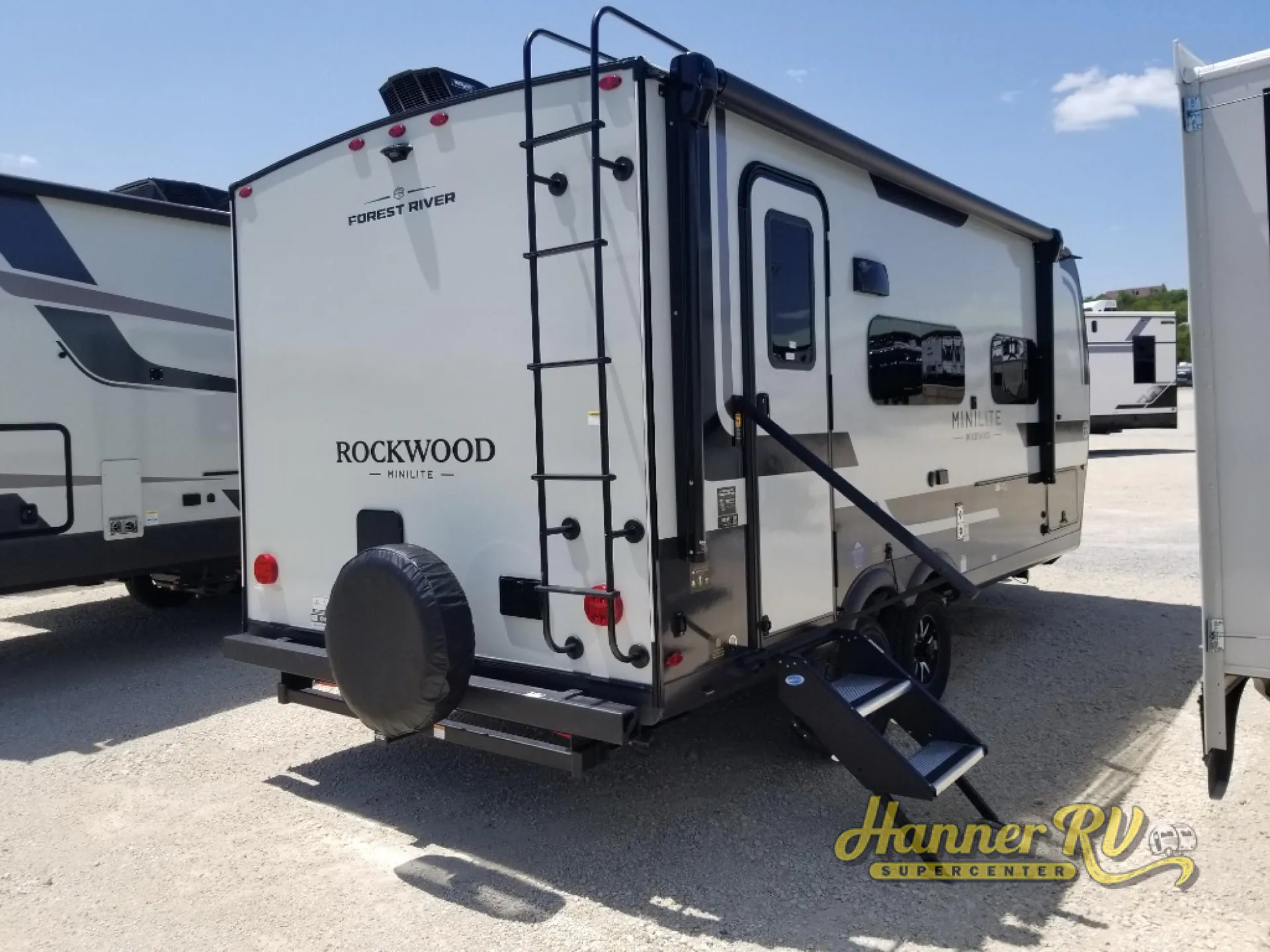 2027 Forest River Rockwood Mini Lite 2109S — Photo 7
