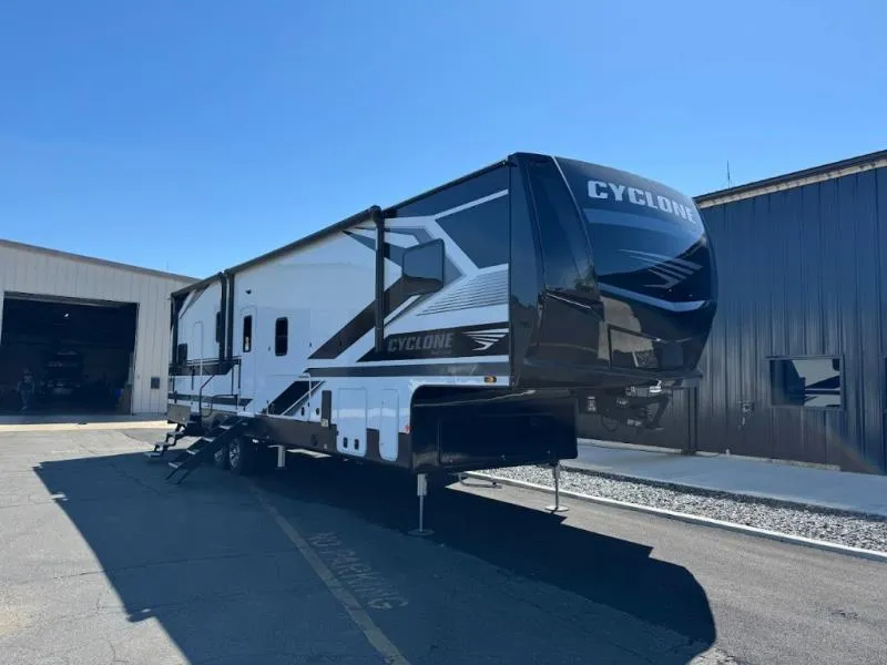 2027 Heartland Cyclone New    3511 - Photo 3