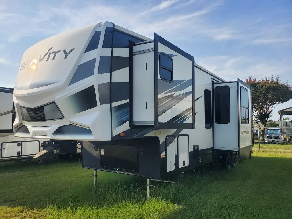 2022 Heartland Gravity 3550 - Photo 2