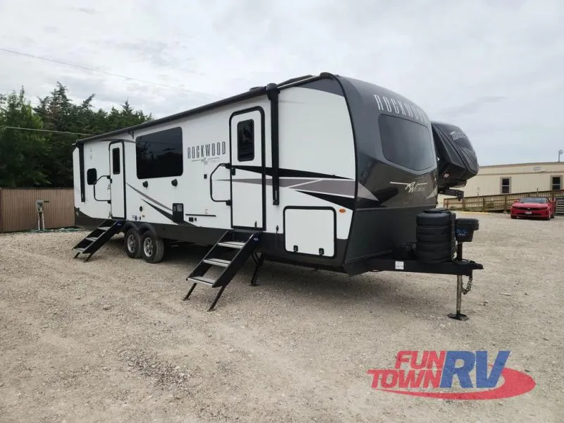 2025 Forest River Rockwood Ultra Lite 2918BH - Photo 2