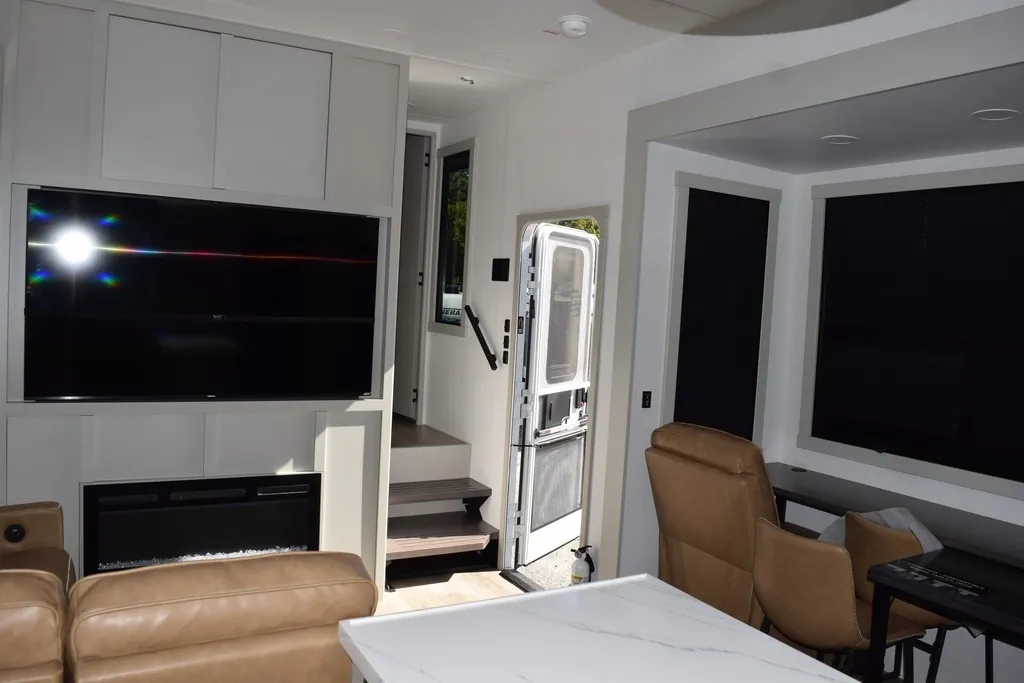 2026 Brinkley Model G 3970, Photos photo 10