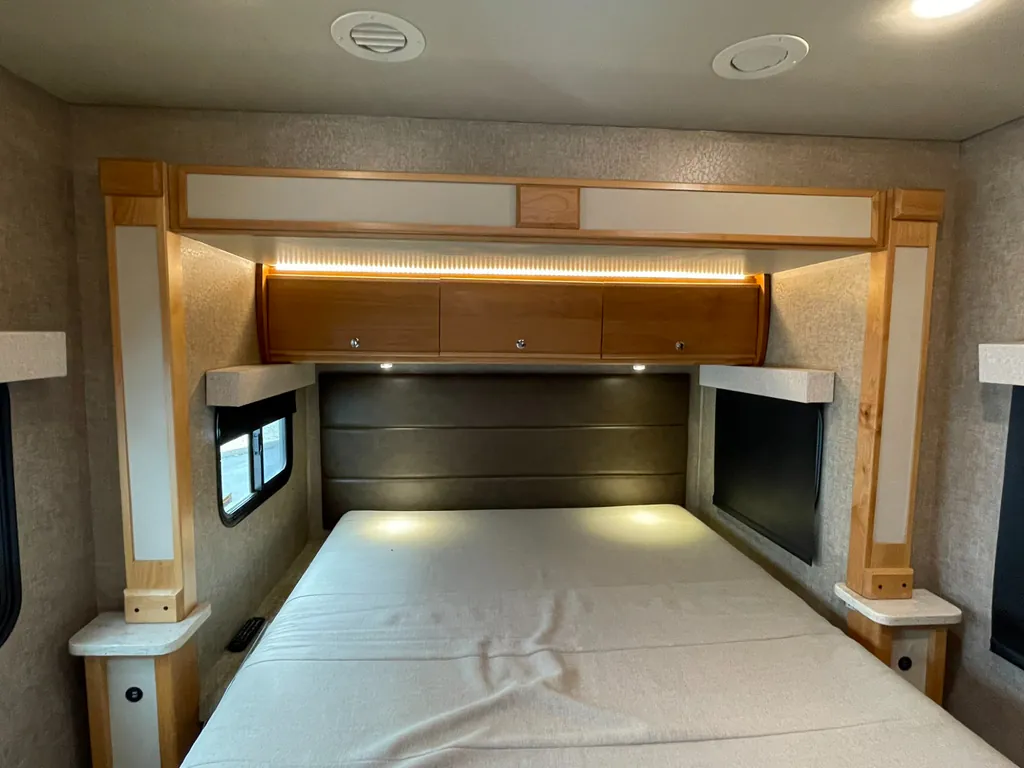 2017 Tiffin Wayfarer 24 QW, Photos photo 4