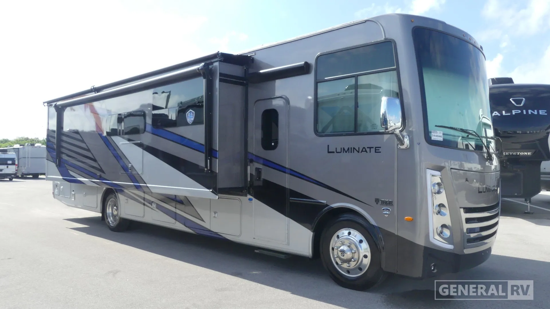 2026 Thor Motor Coach Luminate HH36 - Photo 2