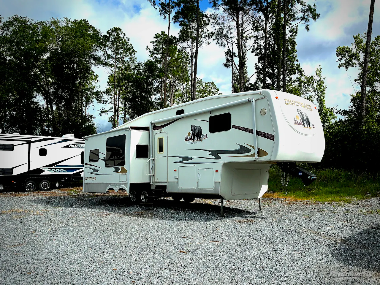 2007 Forest River Cedar Creek Silverback 33LCDTS - Photo 2