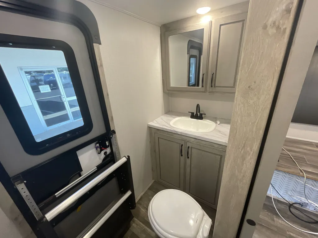 2023 Keystone Avalanche 390DS, Photos photo 12