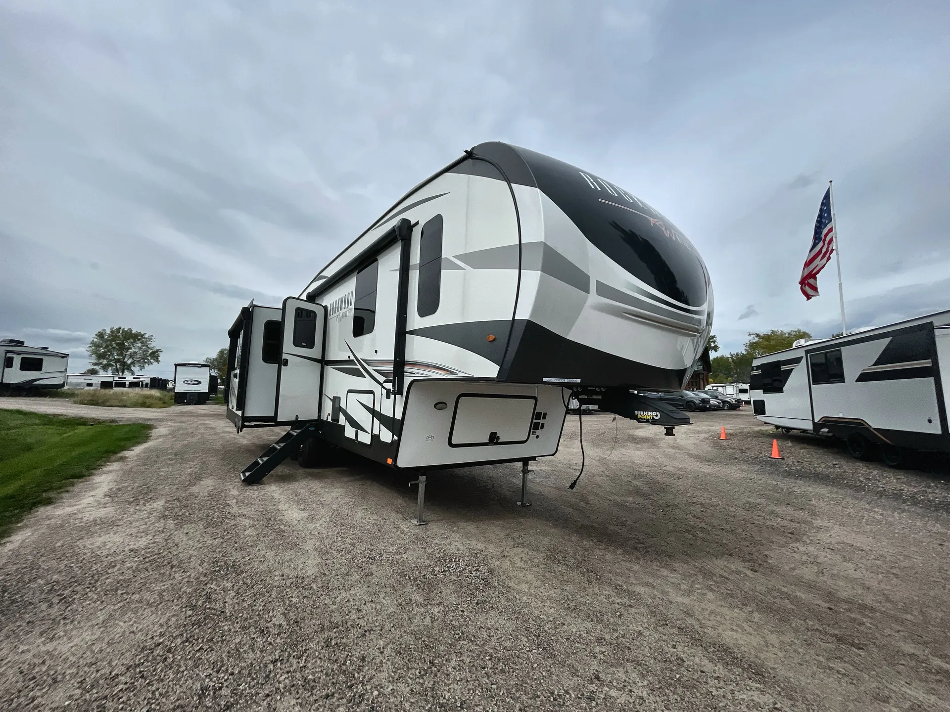 2022 Forest River Rockwood Ultra Lite 2899KS - Photo 2