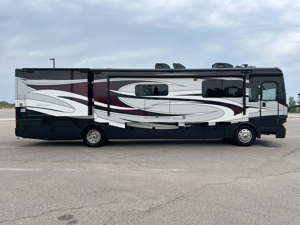 2017 Fleetwood Pace Arrow LXE 38F, Photos photo 5