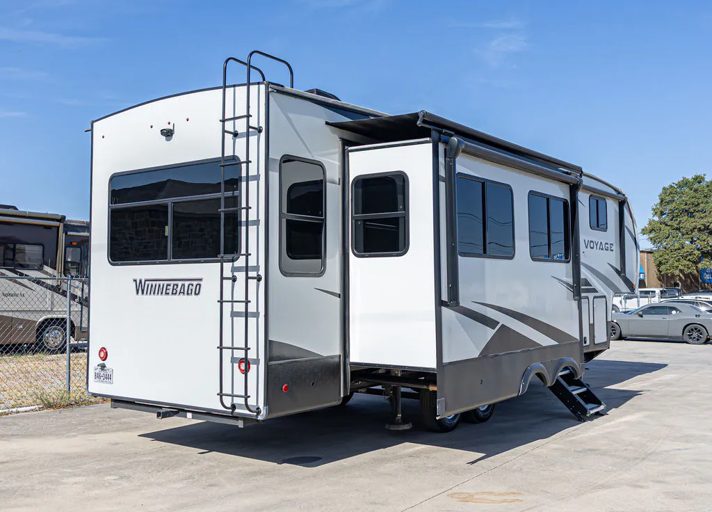 2021 Winnebago Voyage V3134RL - Photo 4