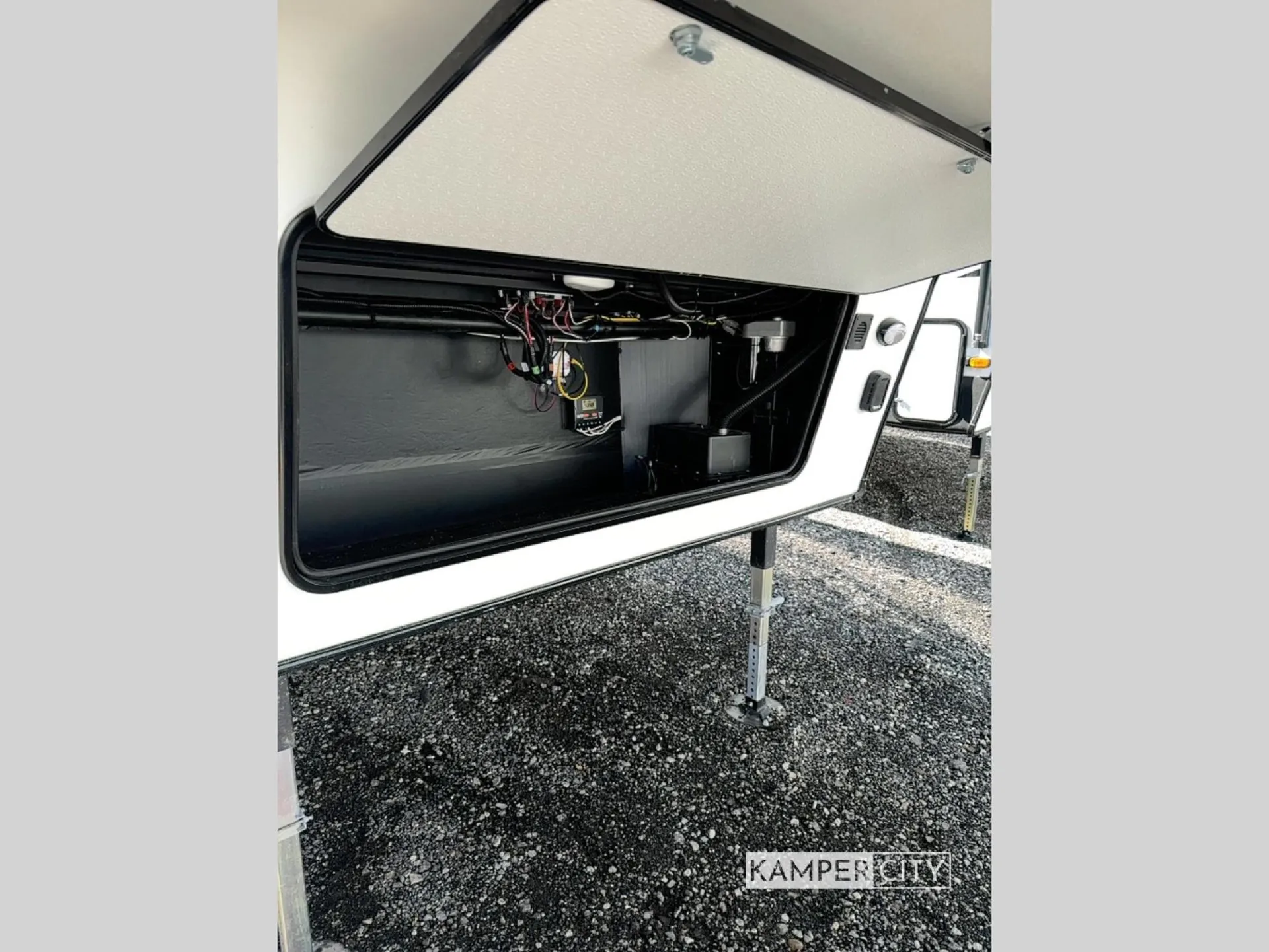 2026 Shasta Phoenix Lite 27BAR - Photo 3