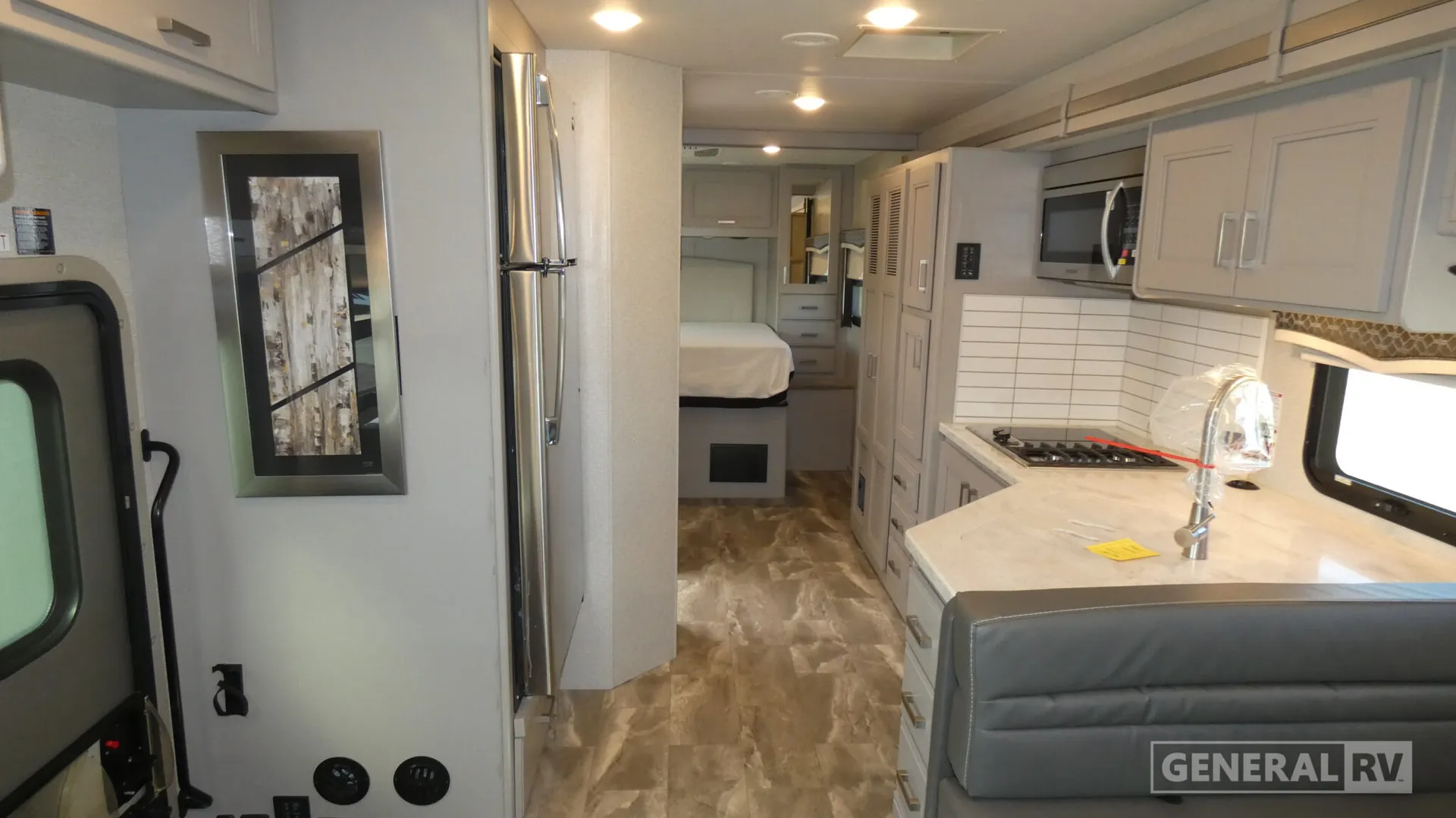 2024 Thor Motor Coach Omni LV35 - Photo 3