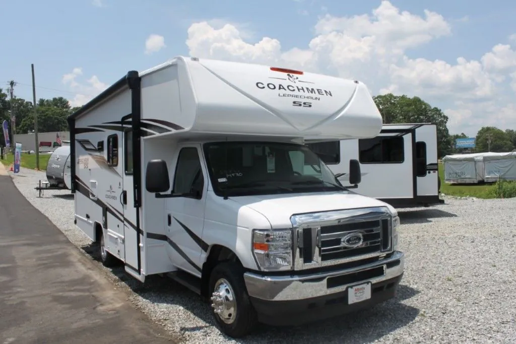 2026 Coachmen Leprechaun 210RS - Photo 3