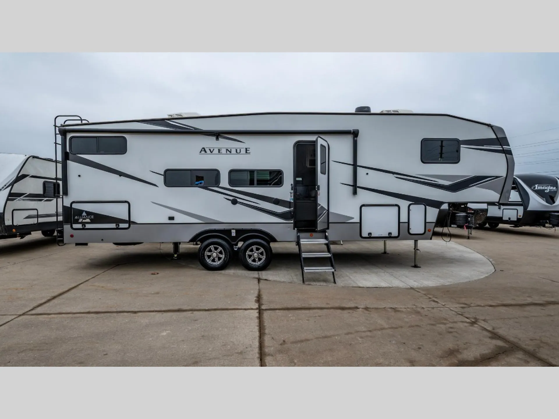 2023 Alliance RV Avenue 31BHS - Photo 3