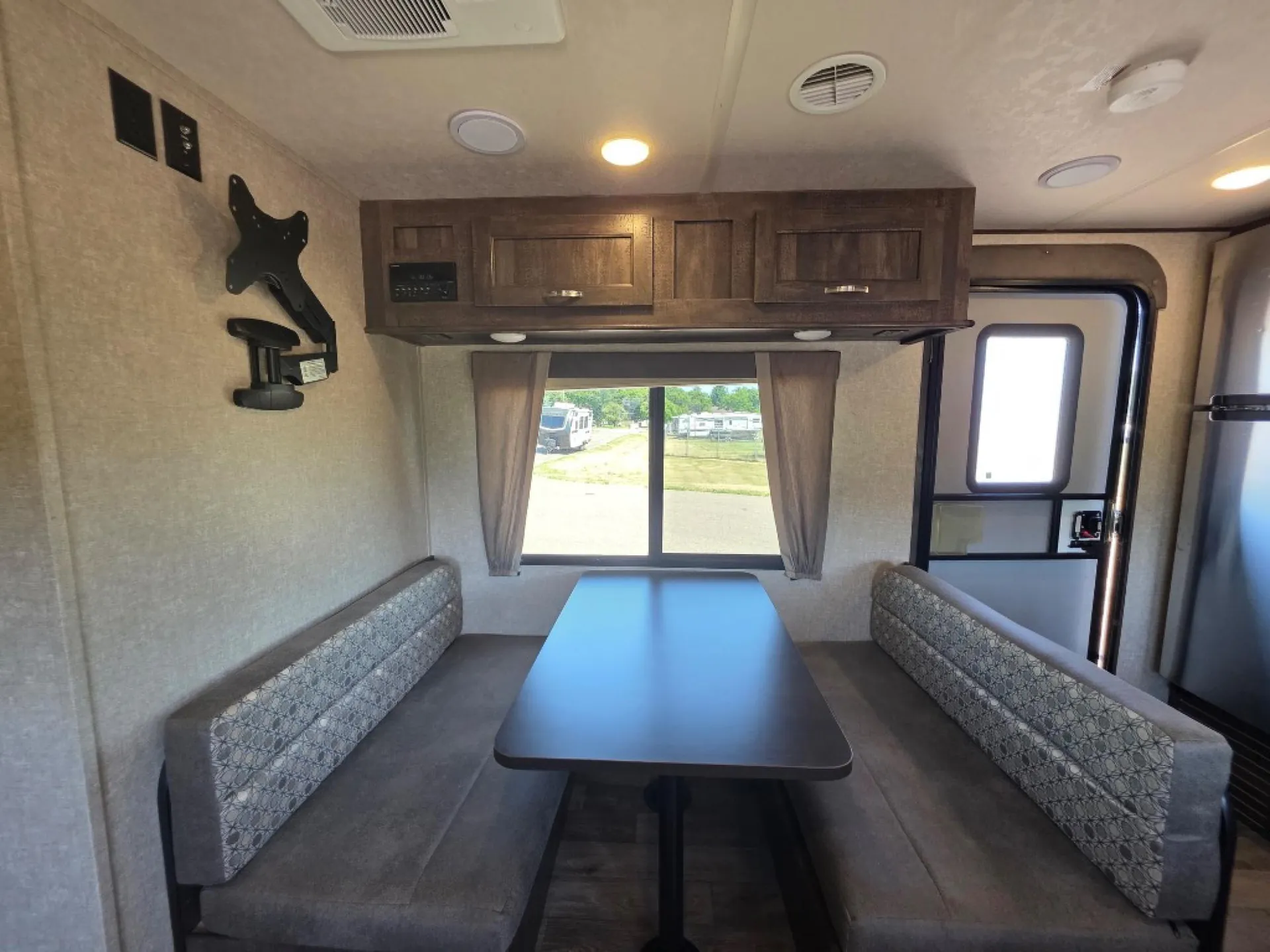2019 Forest River Vibe Extreme Lite 258RKS dealer photo 3 from North Country RV