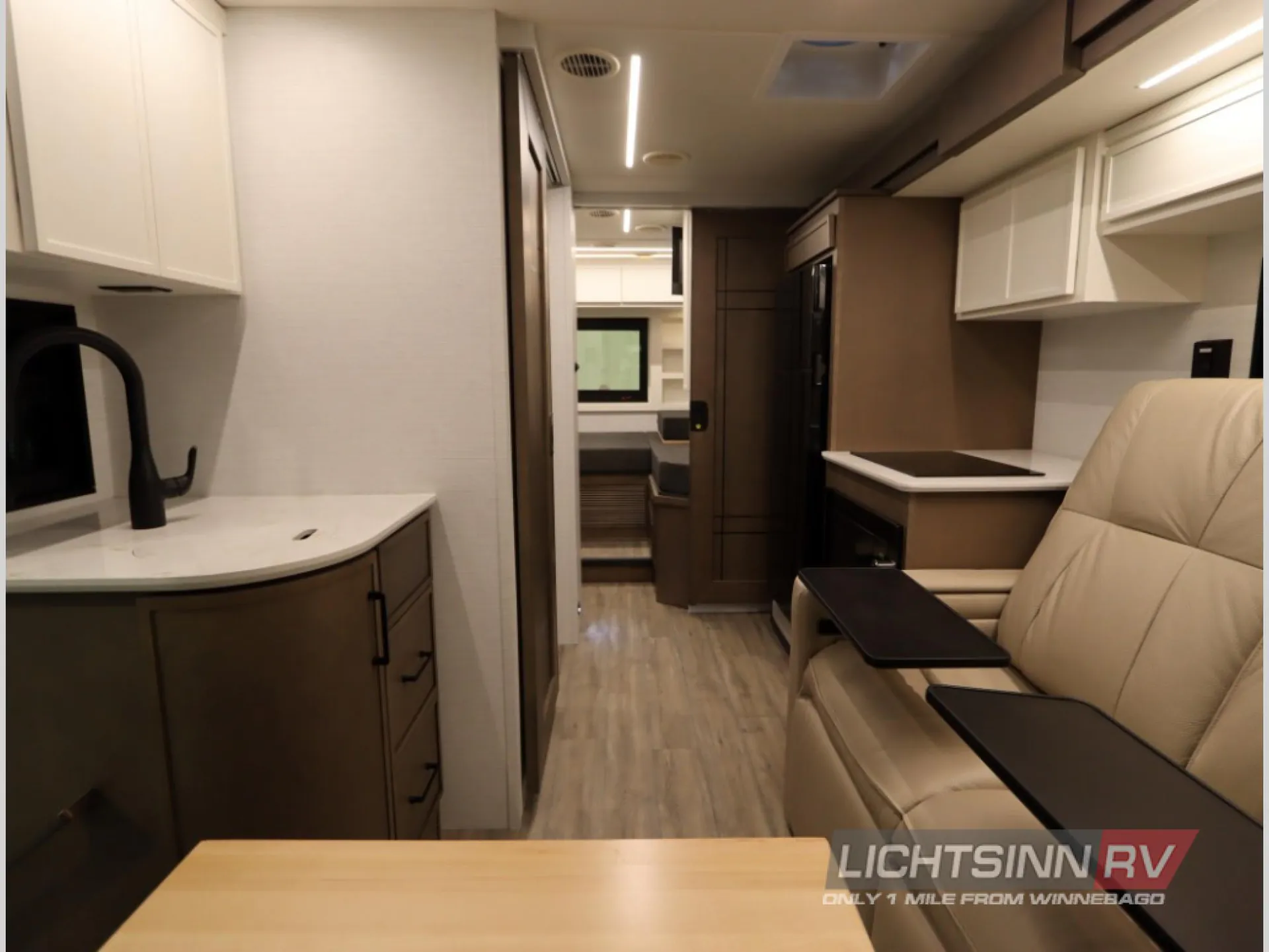 2027 Newmar Freedom Aire 2512 - Photo 3