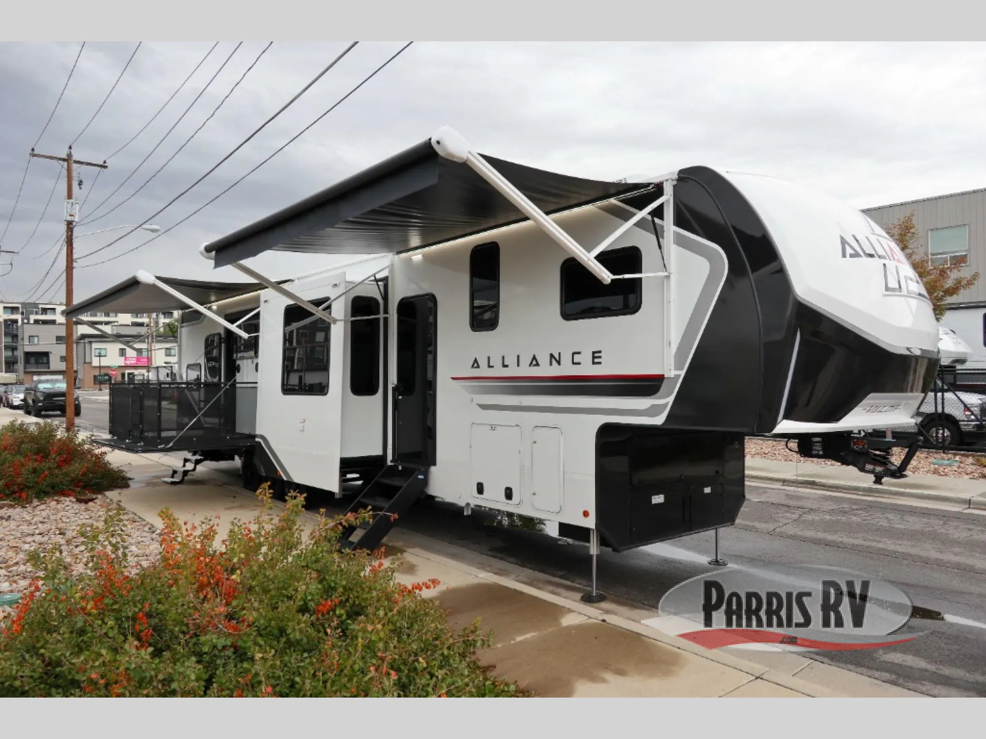 2027 Alliance RV Valor 4213 - Photo 2