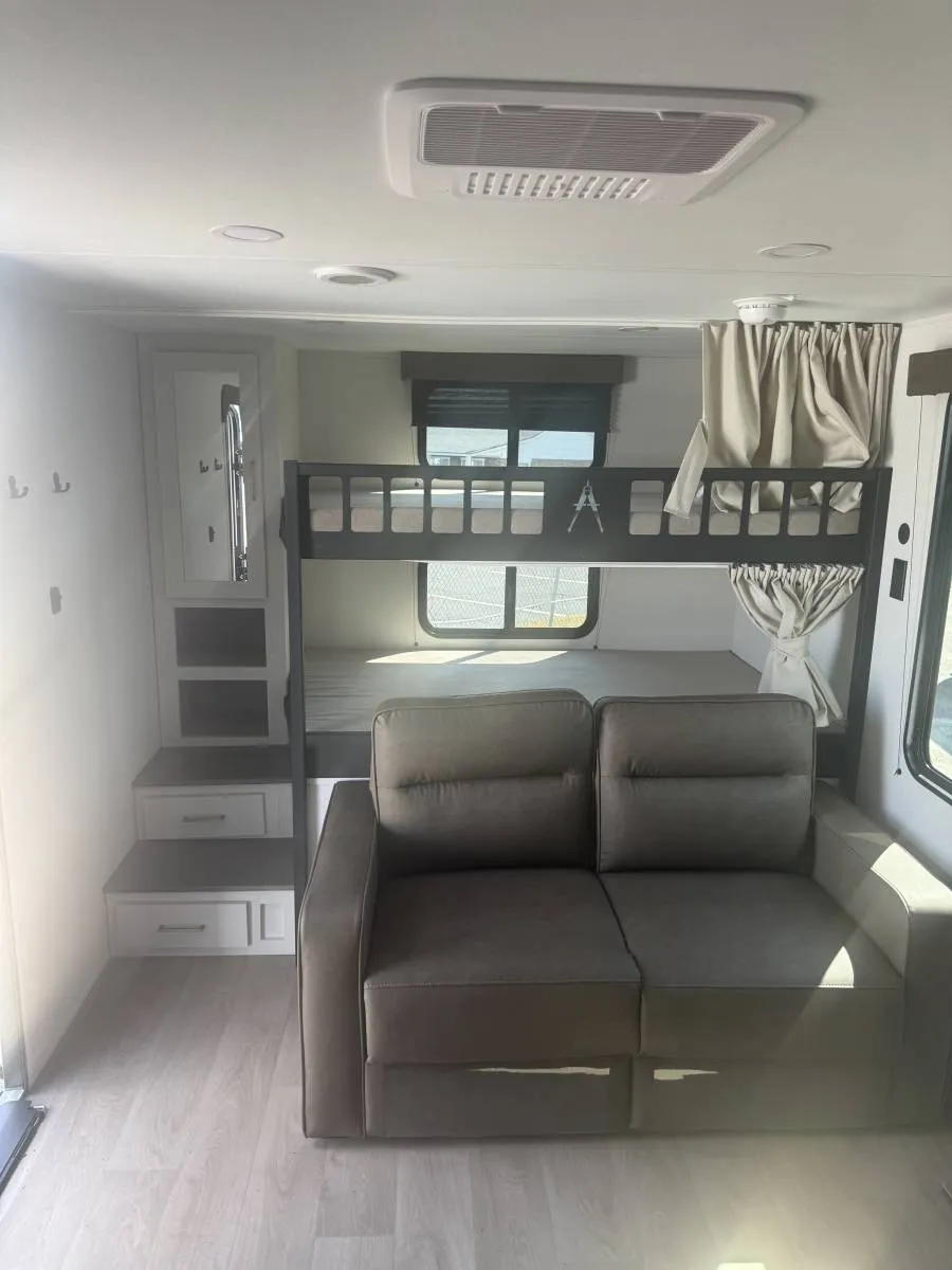 2026 Grand Design Transcend 265BHT - Photo 4