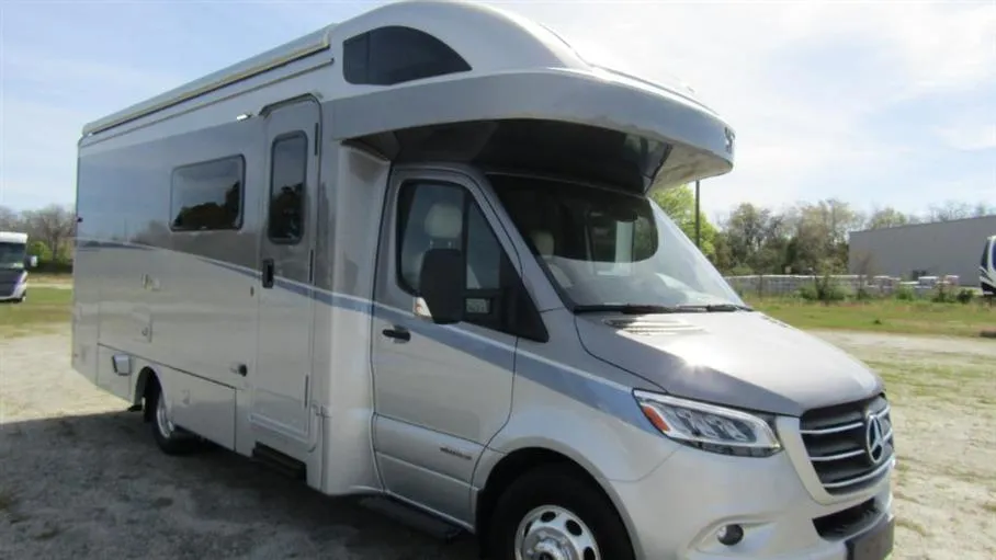 2025 Winnebago View 24T AWD - Photo 2