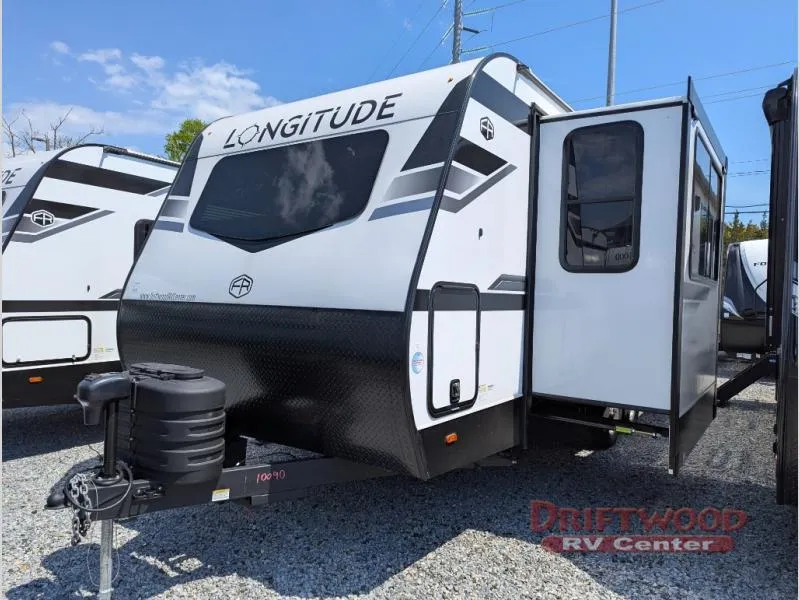 2026 East to West Longitude 230FK - Photo 3