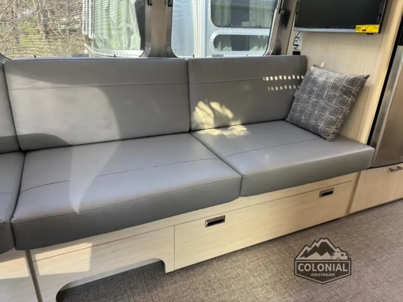 2026 Airstream Flying Cloud 27FB - Photo 4