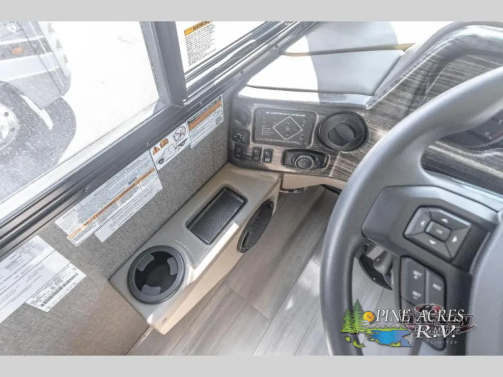 2022 Thor Motor Coach Challenger 35MQ, Photos photo 57