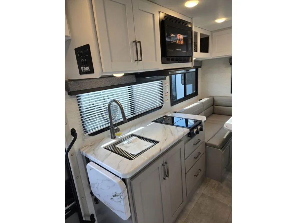 2026 Thor Motor Coach Quantum LC19 - Photo 4