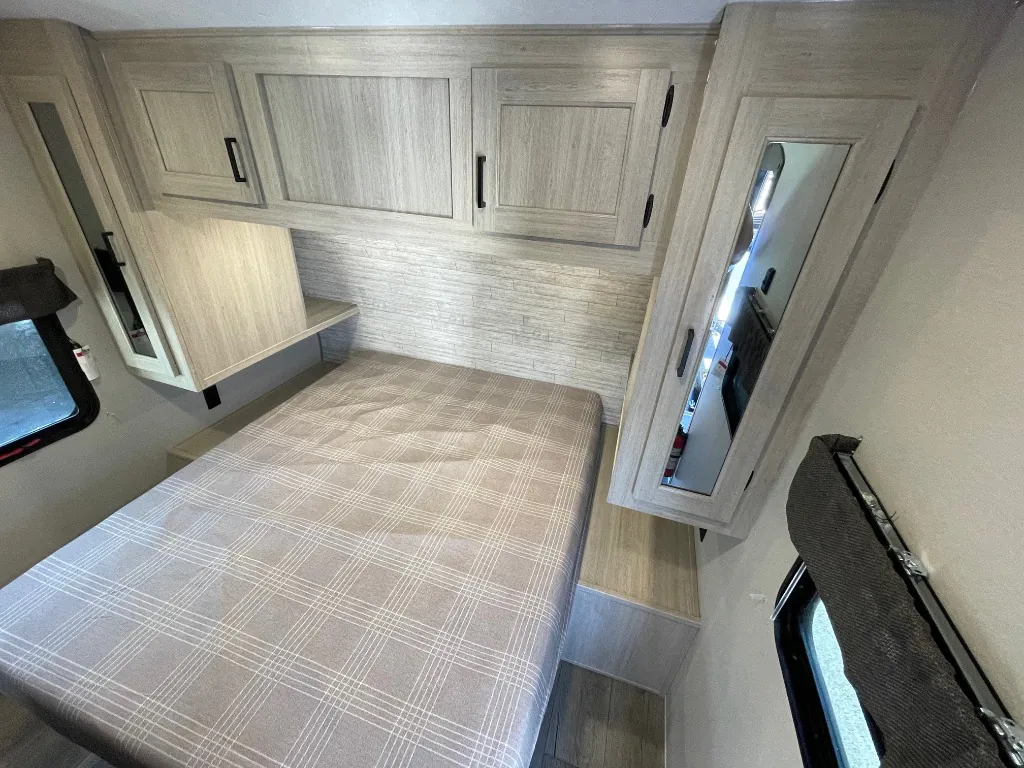 2026 Coachmen Catalina Legacy Edition 273DBHCK, Photos photo 15