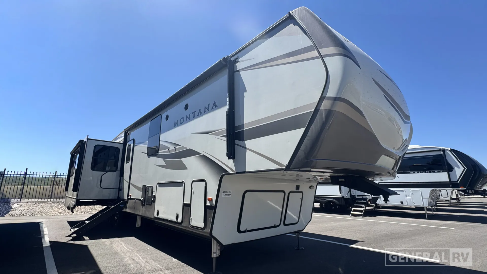 2020 Keystone Montana 3930FB - Photo 2