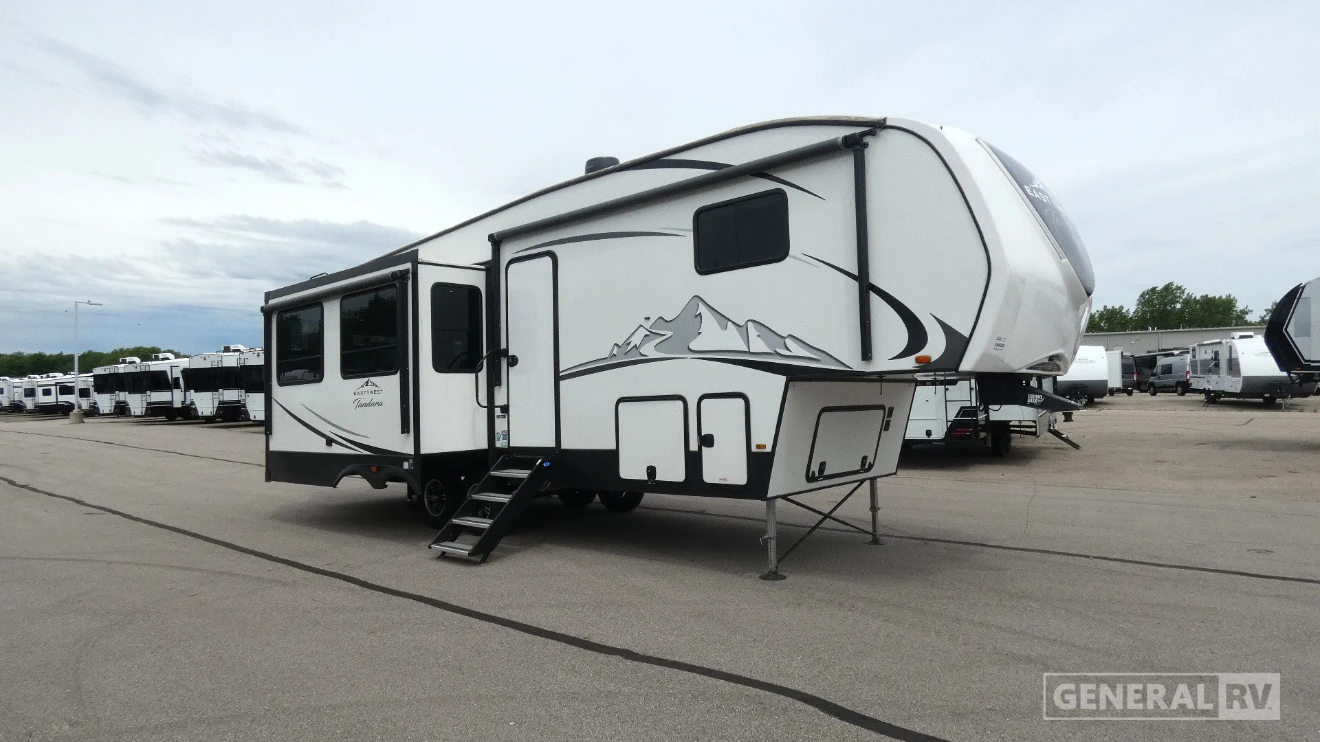 2022 EAST TO WEST Tandara 285RL - Photo 2