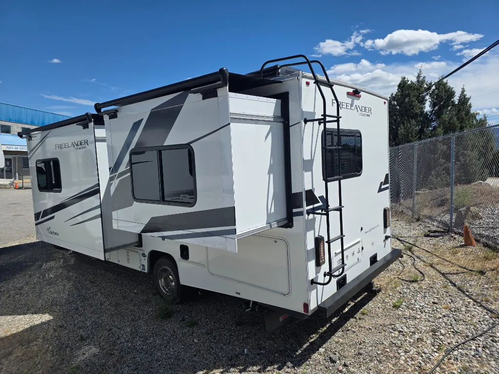 2021 Coachmen Freelander 26DS - Photo 3