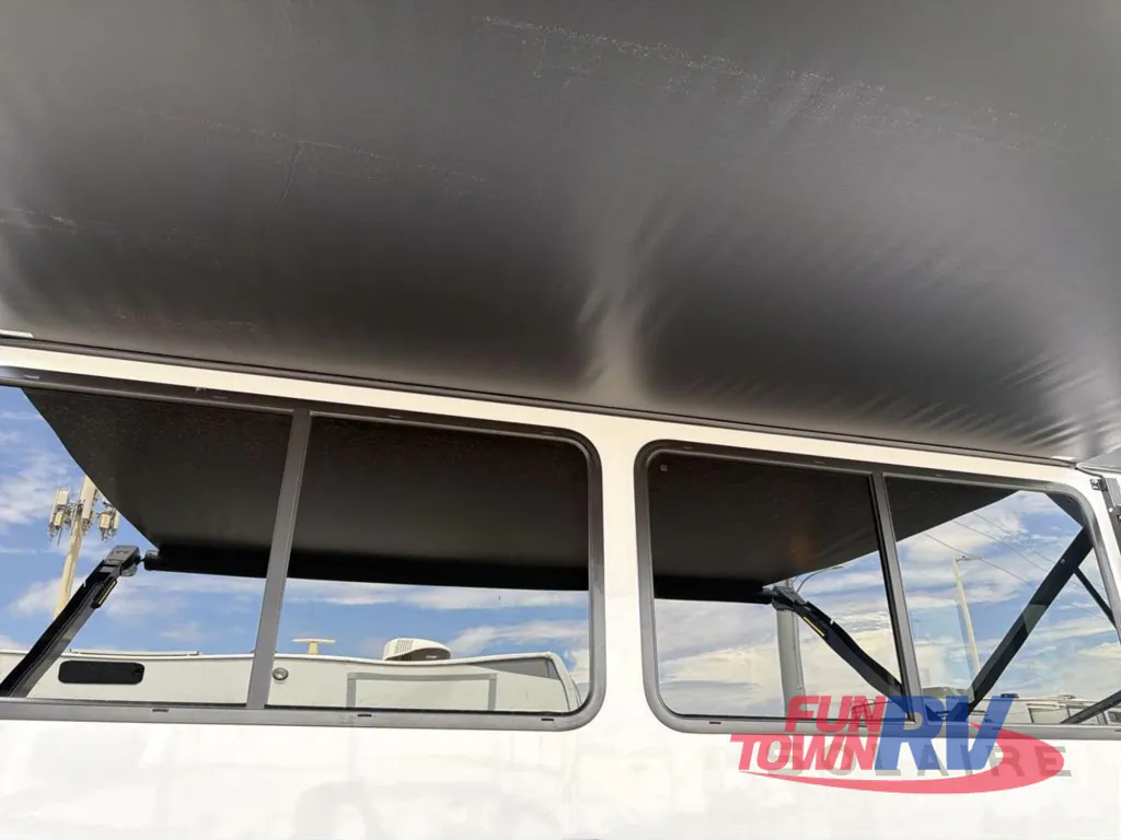 2027 Forest River Solaire 3060RKTS, Photos photo 9