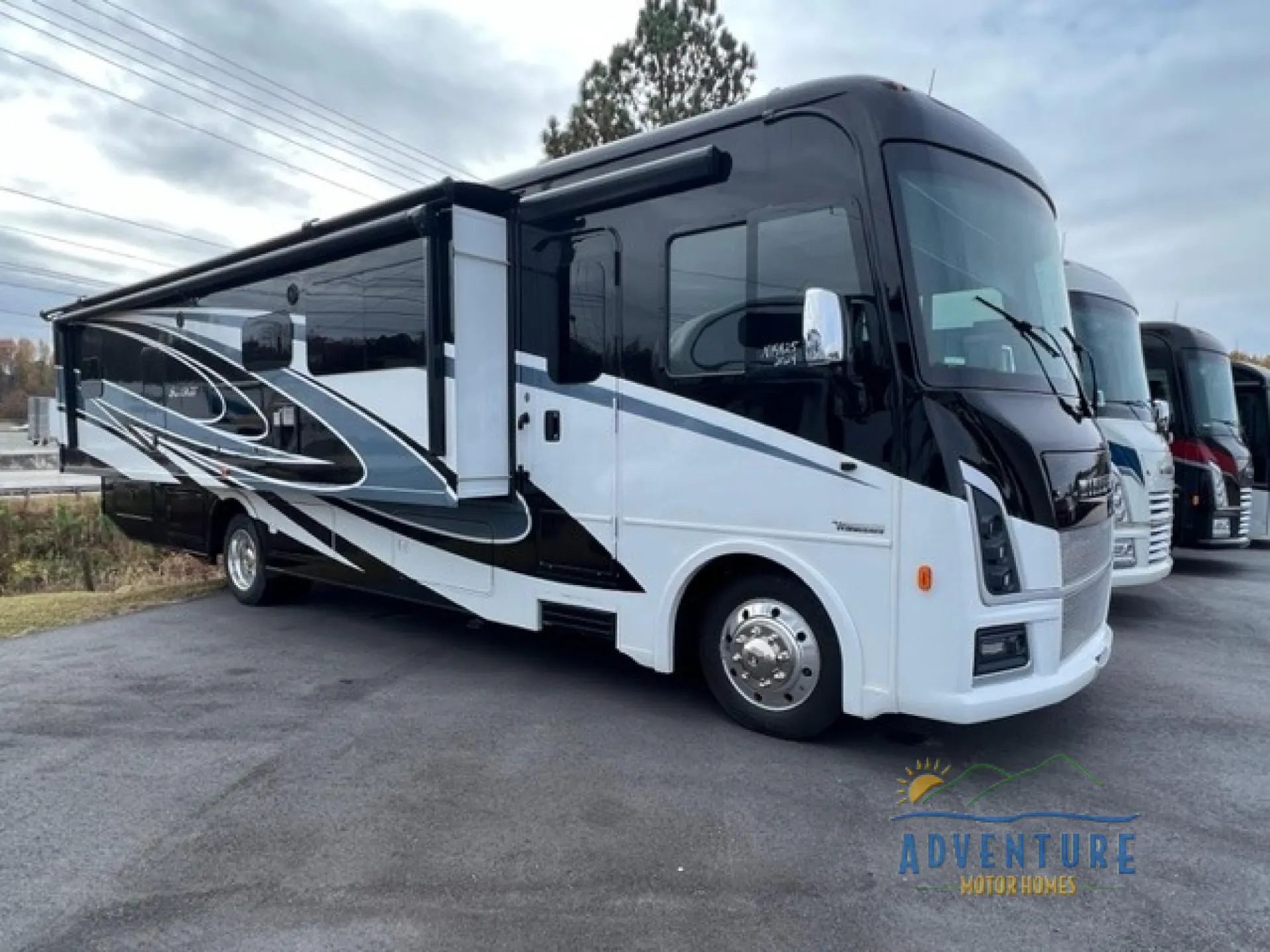 2024 Winnebago Sunstar 34R - Photo 2