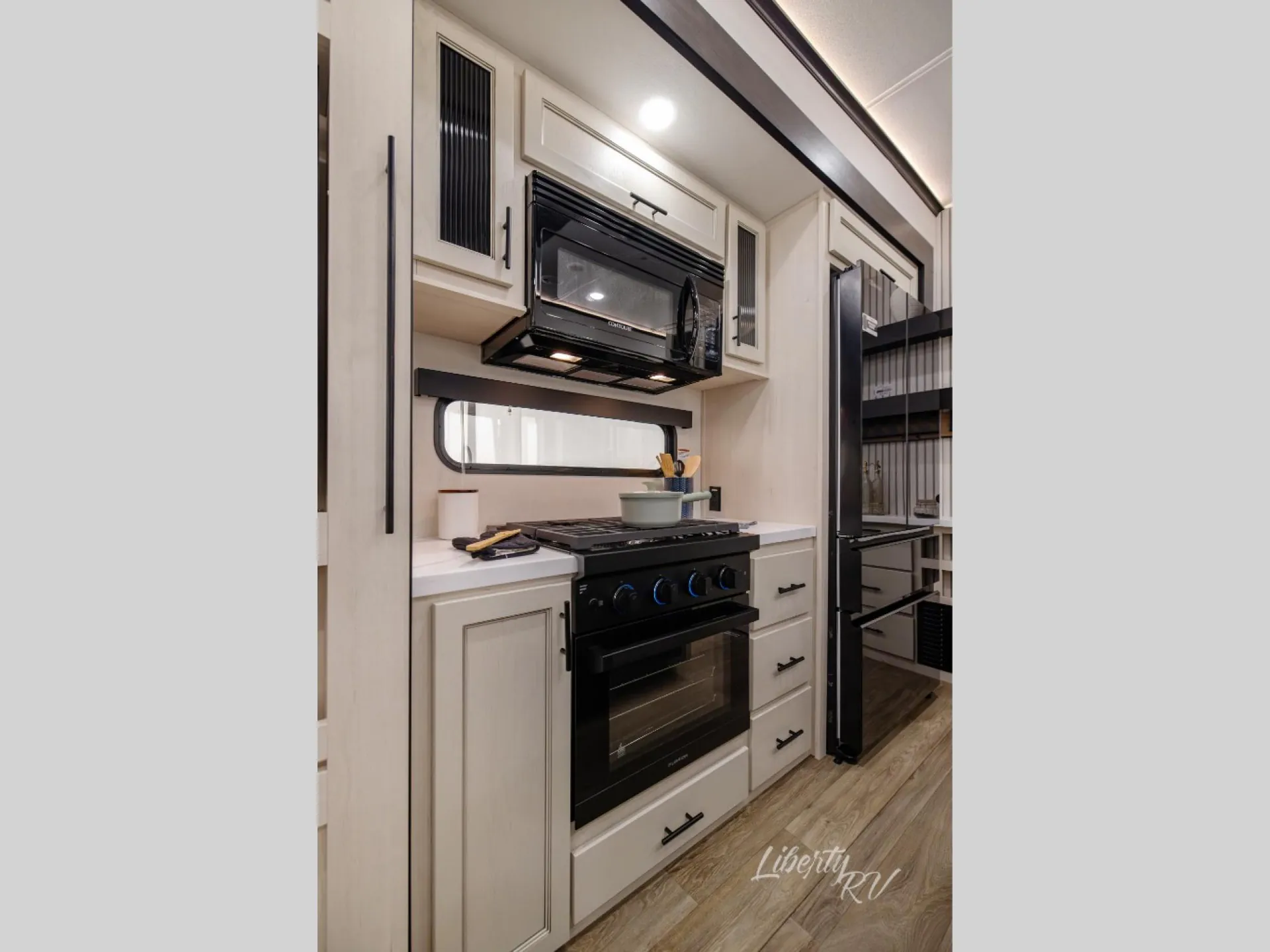 2027 Forest River Sabre 32RL — Photo 8