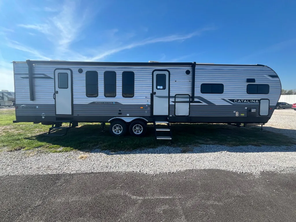 2024 Coachmen Catalina Legacy Edition 333FKTS, Photos photo 9