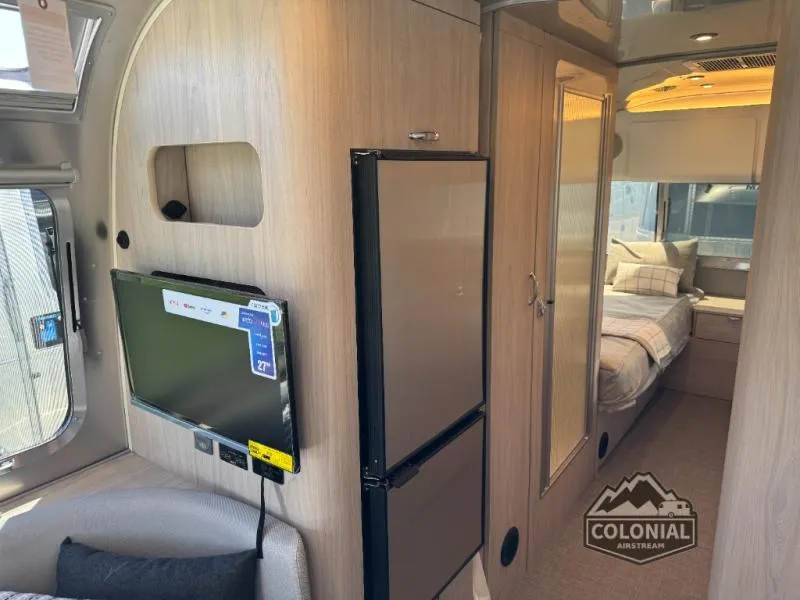 2026 Airstream Globetrotter 25FB - Photo 3