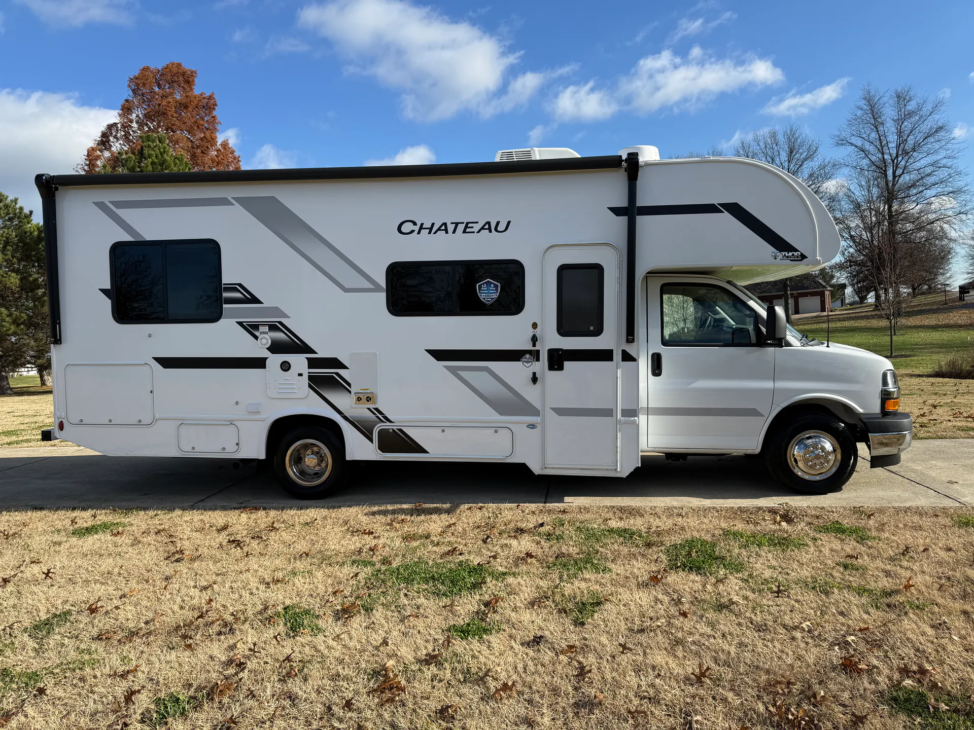 2026 Thor Motor Coach Chateau 25Z - Photo 3