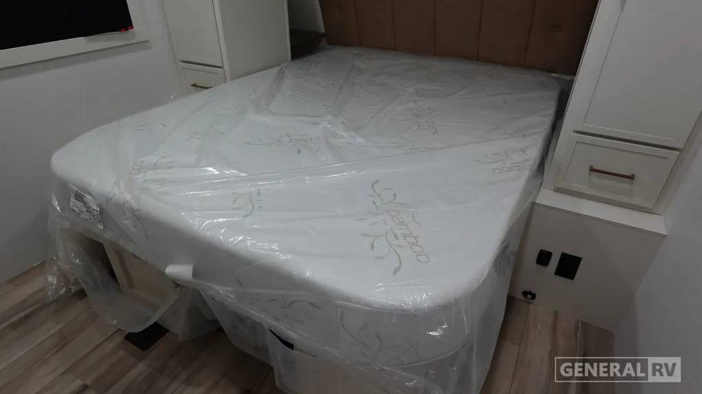2027 Brinkley Model Z AIR 315, Photos photo 9