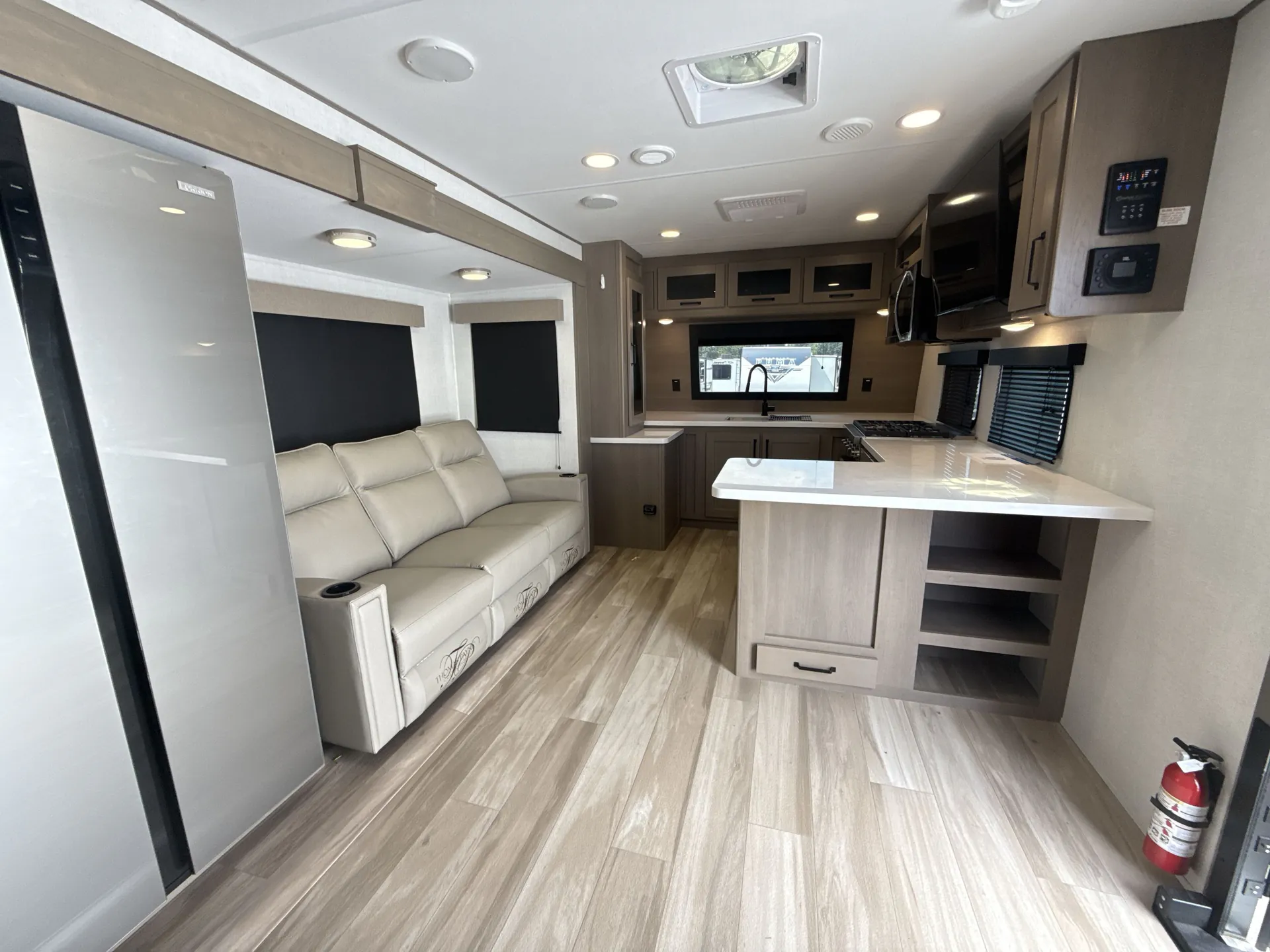 2025 Grand Design Reflection 322FKTS — living area main