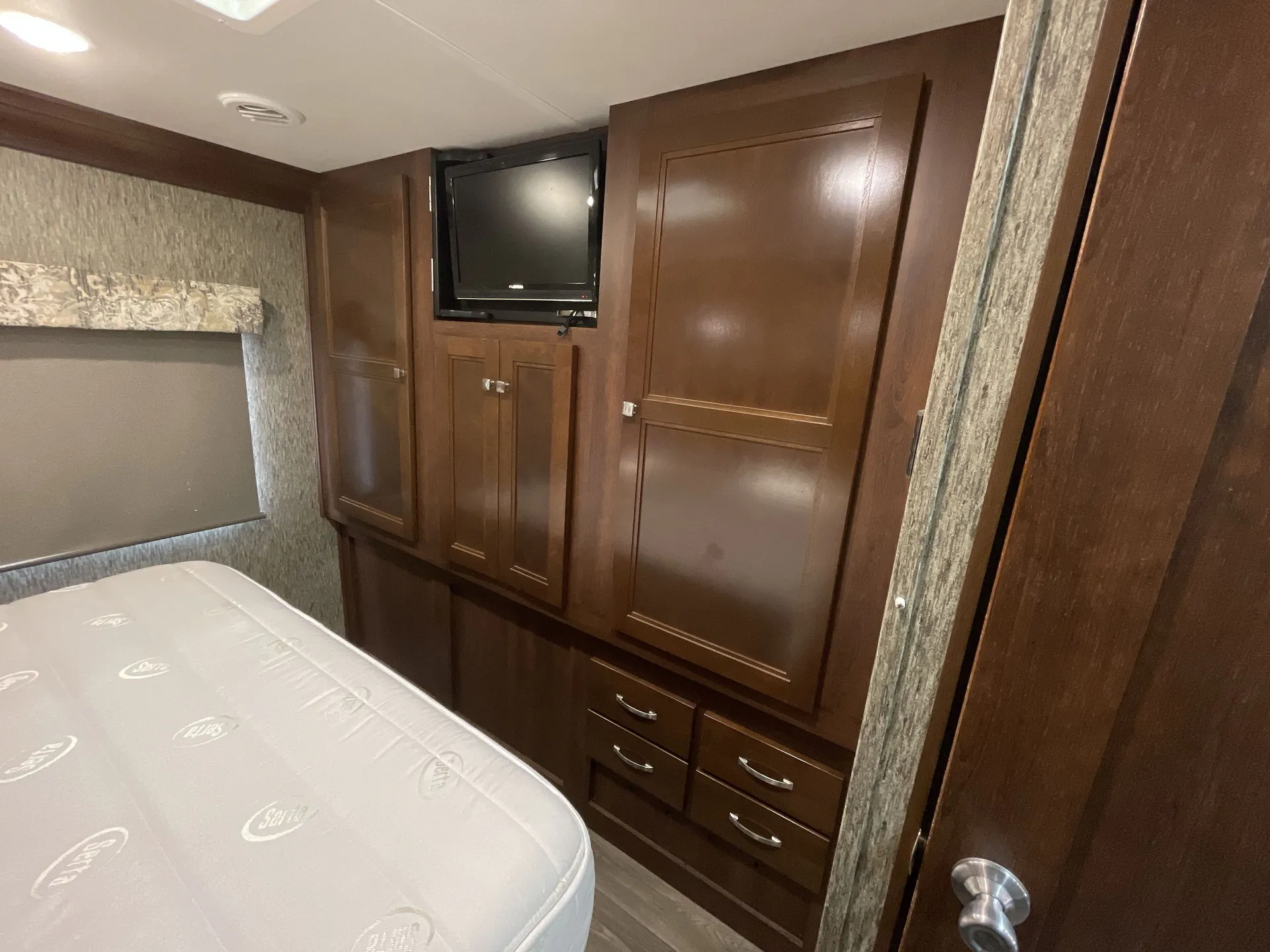 2018 Forest River Forester 3011DS — bedroom