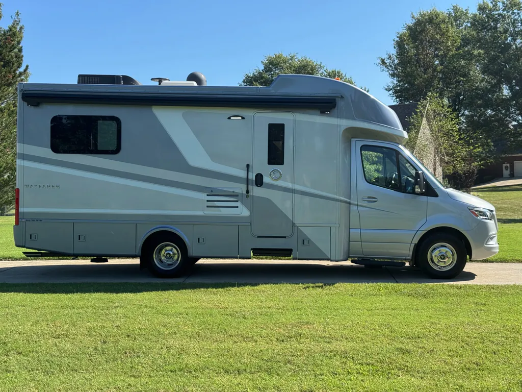 2024 Tiffin Wayfarer 25 RLW, Photos photo 2