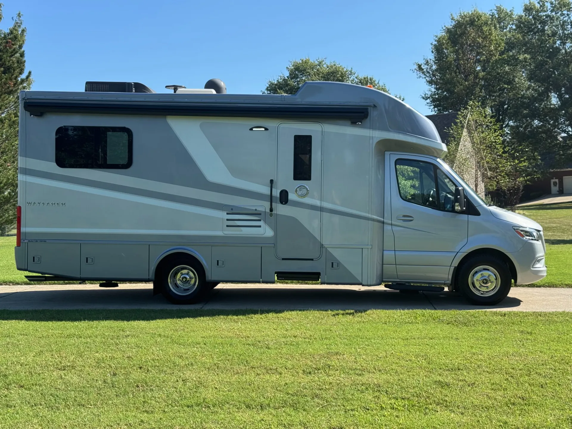 2024 Tiffin Wayfarer 25 RLW - Photo 3