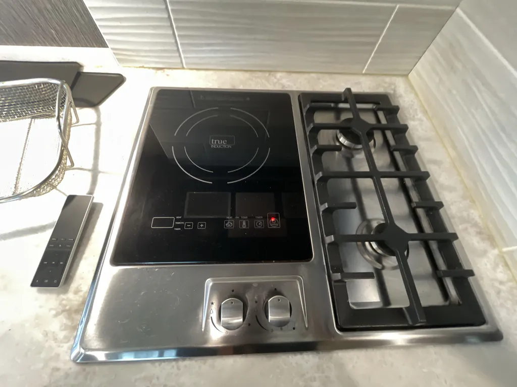2021 Thor Motor Coach Challenger 35MQ, Photos photo 38
