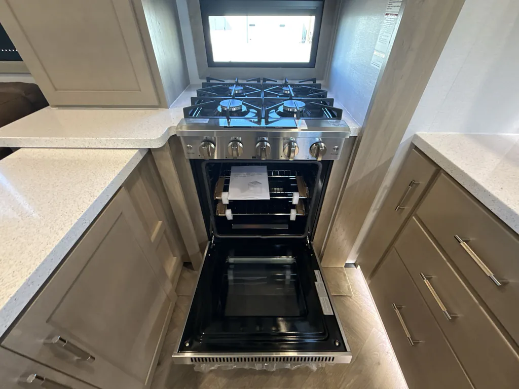2026 Keystone Raptor 441, Photos photo 10