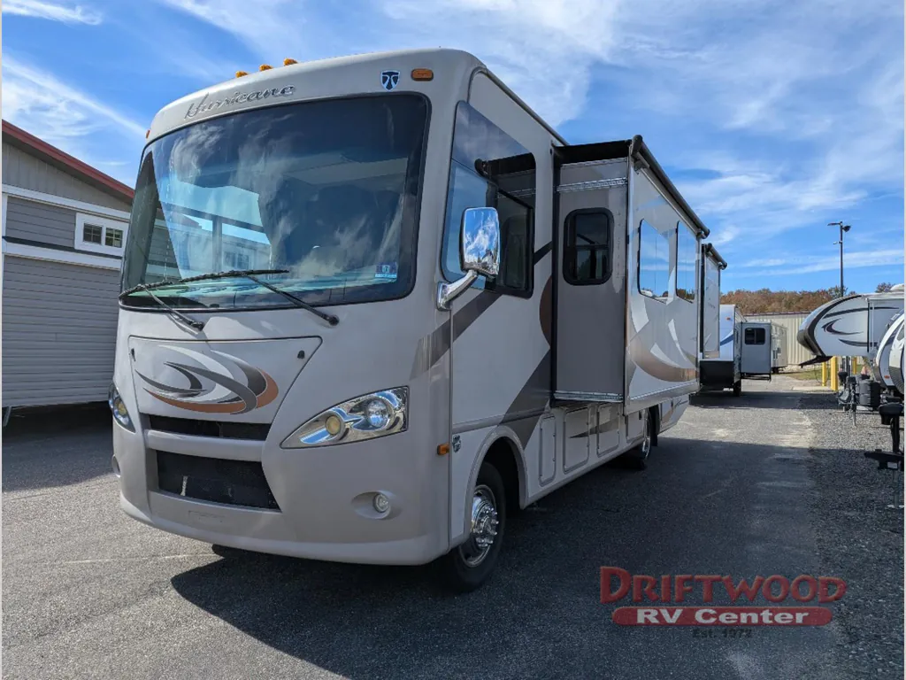 2016 Thor Motor Coach Hurricane 31S, Photos photo 3