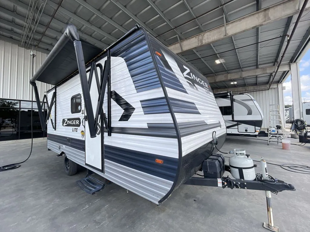 2022 CrossRoads Zinger Lite 18BH - Photo 2