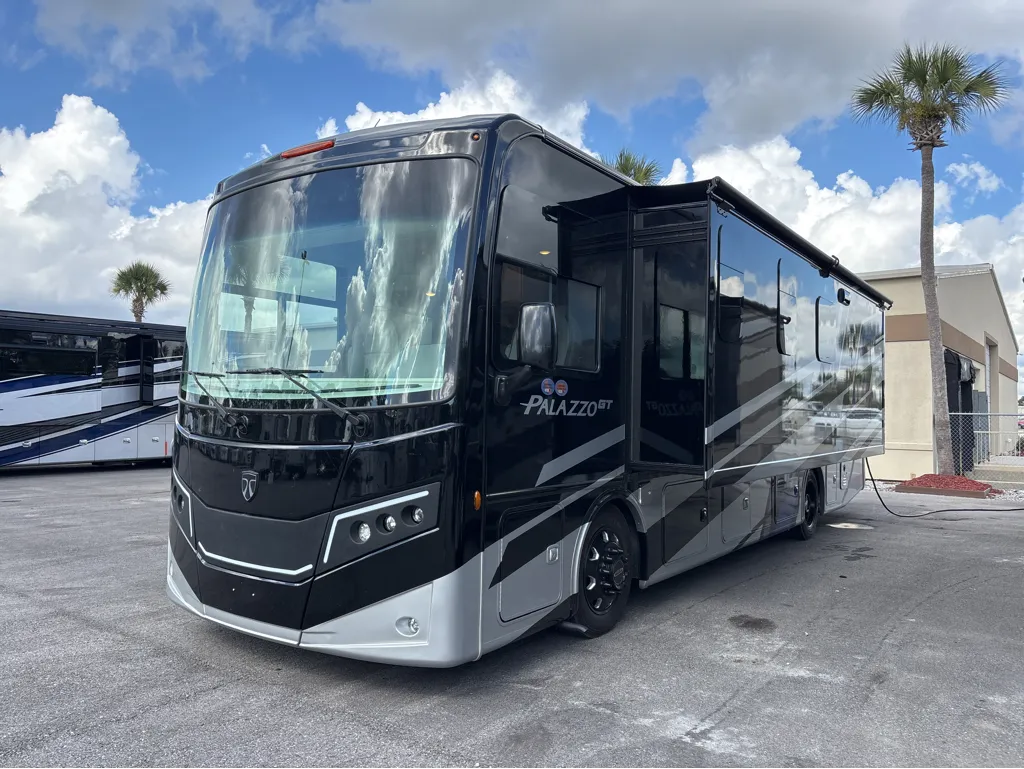 2026 Thor Motor Coach Palazzo GT 33.6 - Photo 4