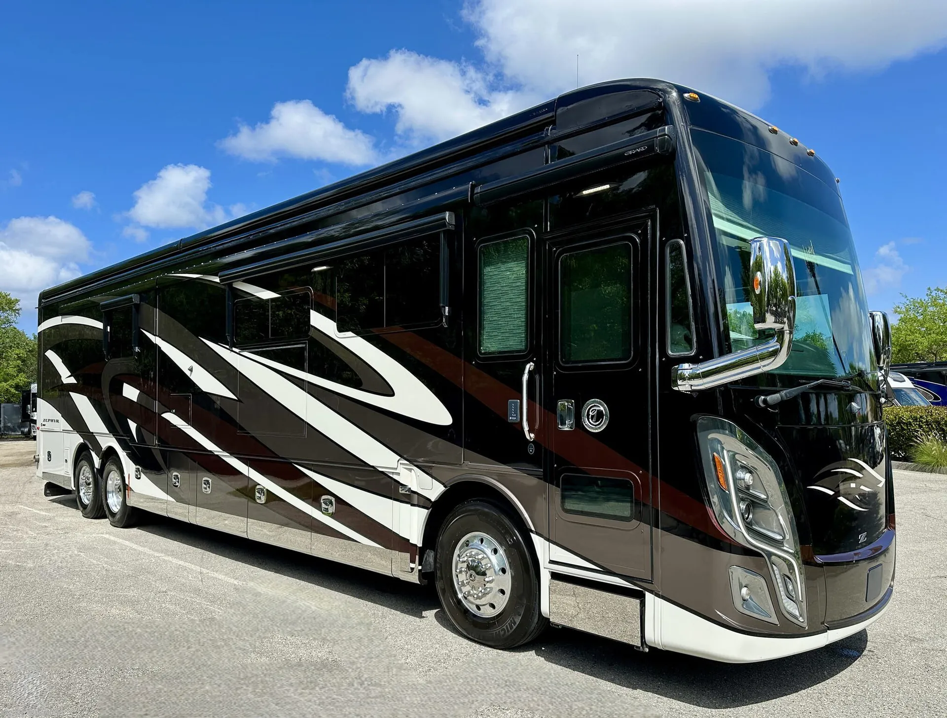 2021 Tiffin Zephyr 45 PZ