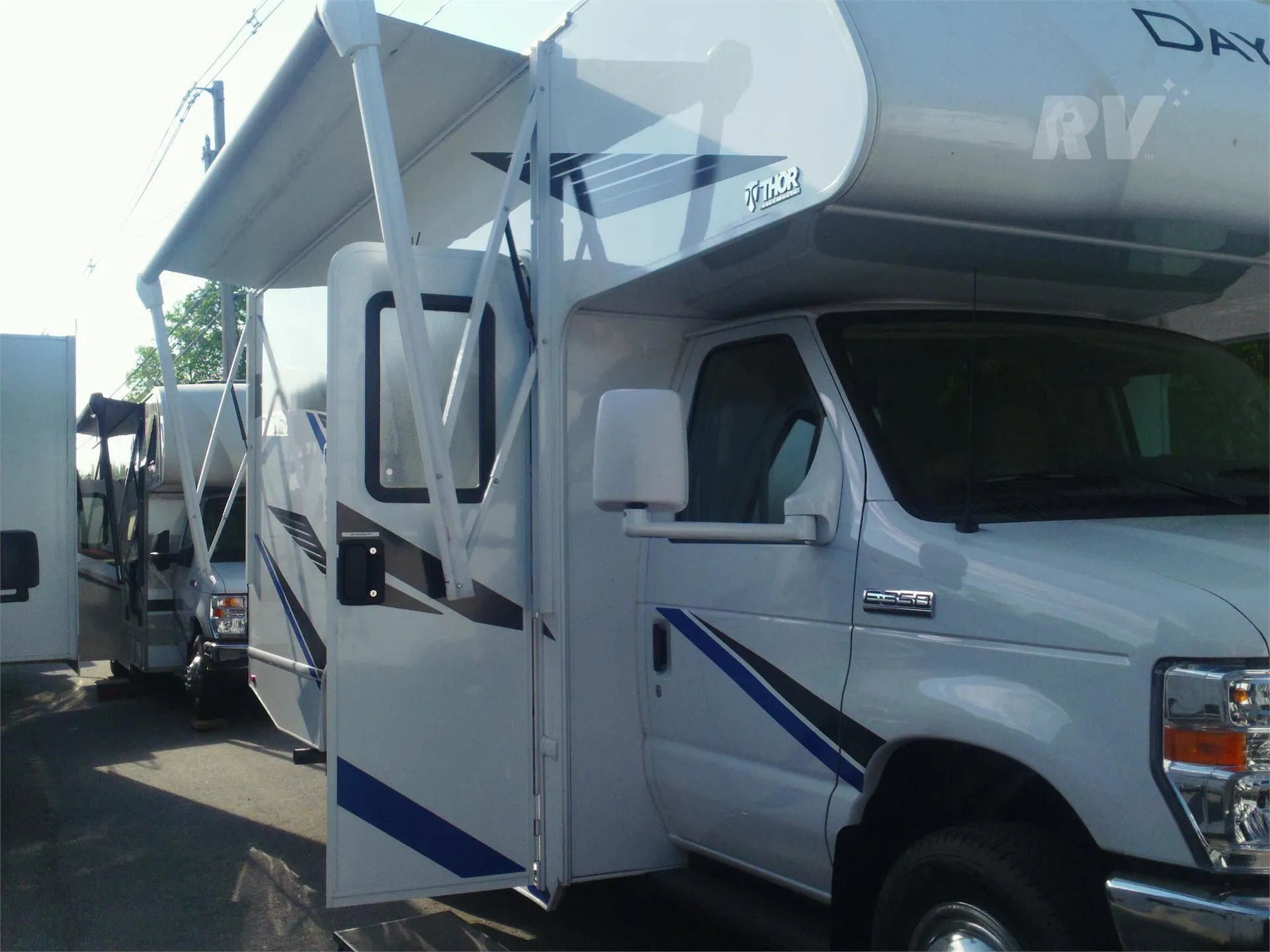 2020 Thor Motor Coach Daybreak 22DB - Photo 4