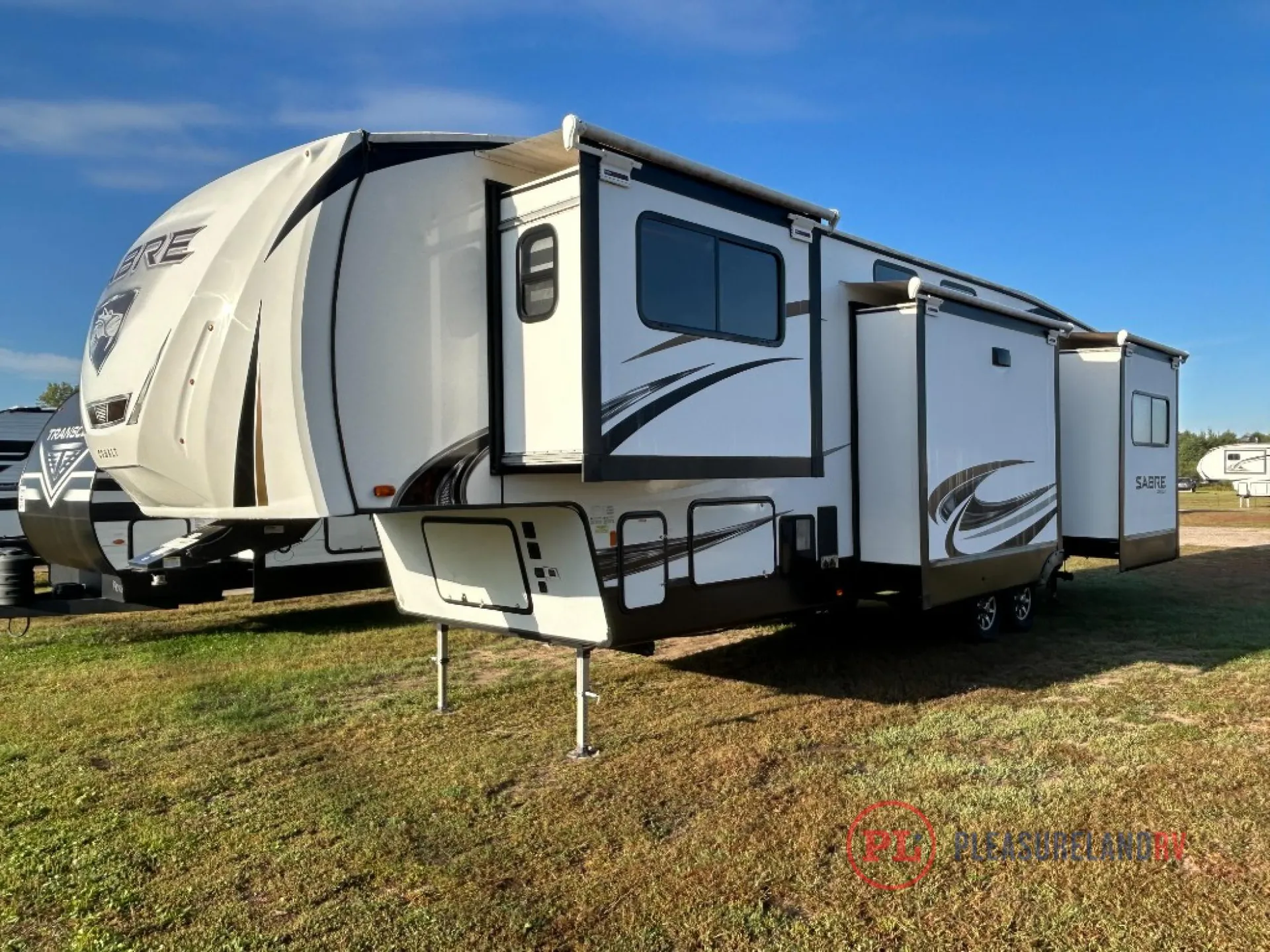 2022 Forest River Sabre 37FLH — Photo 6