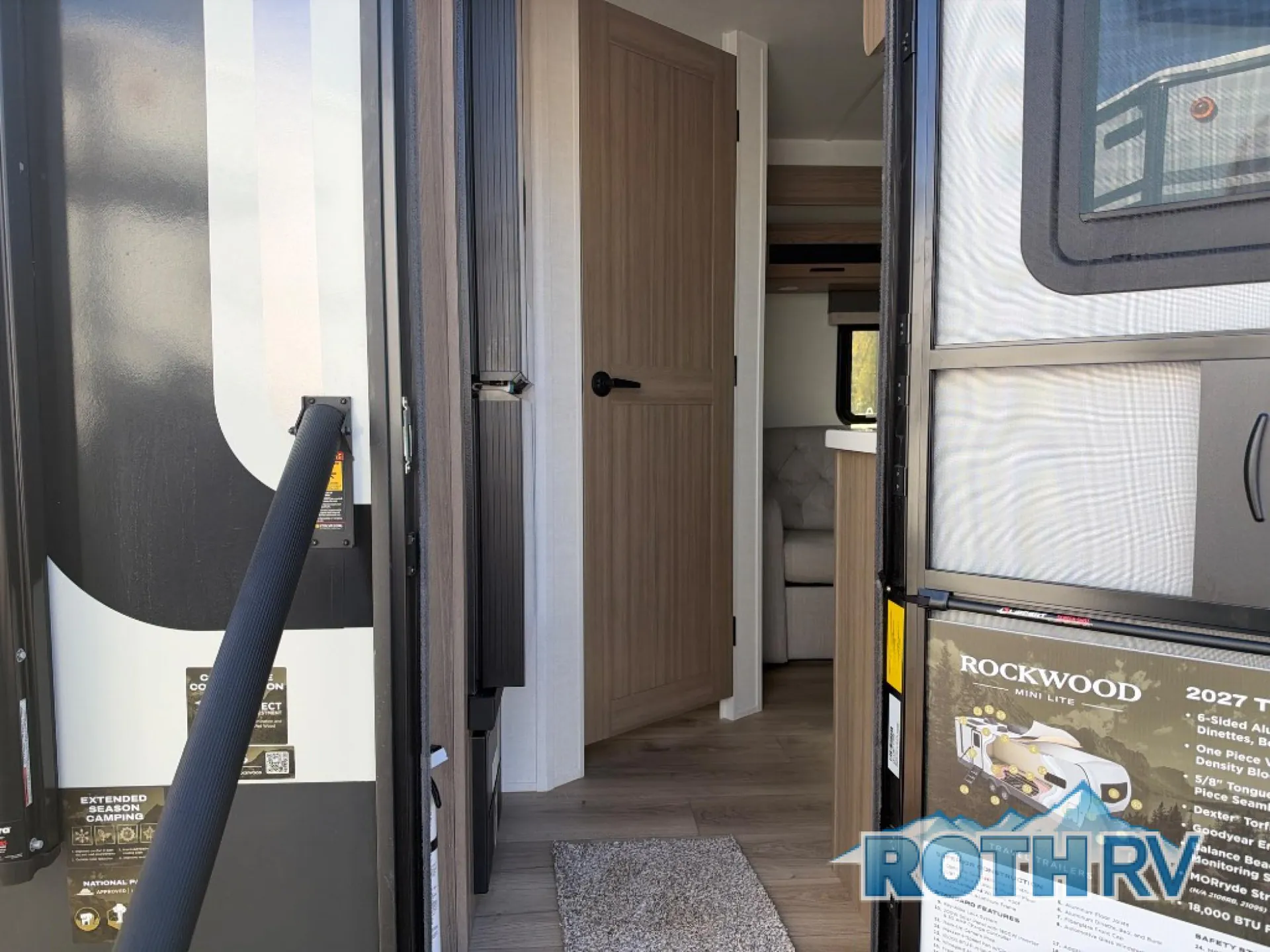 2027 Forest River Rockwood Mini Lite 2109S — Photo 6
