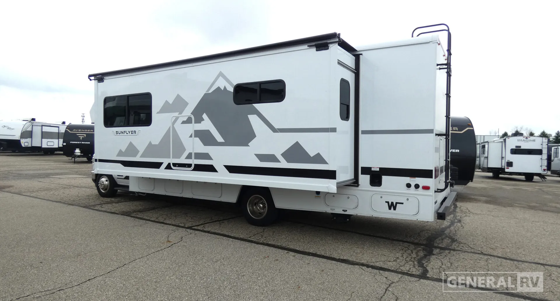 2027 Winnebago Sunflyer 28MB - Photo 4